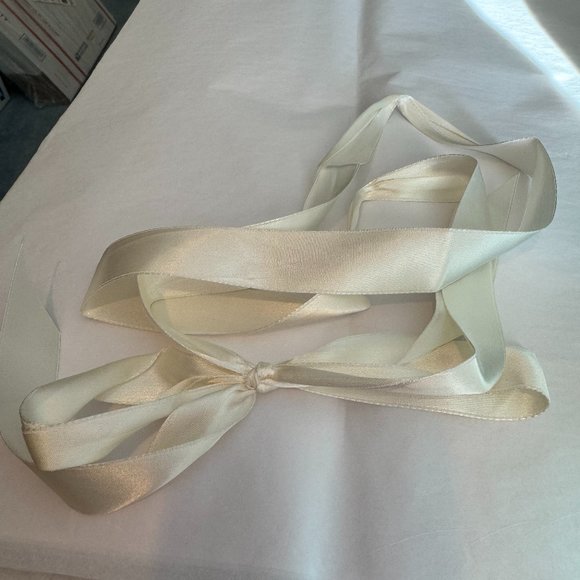 Tiffany & Co Signature Bow Box Bank w/Gift Box & Ribbon - Picture 11 of 11